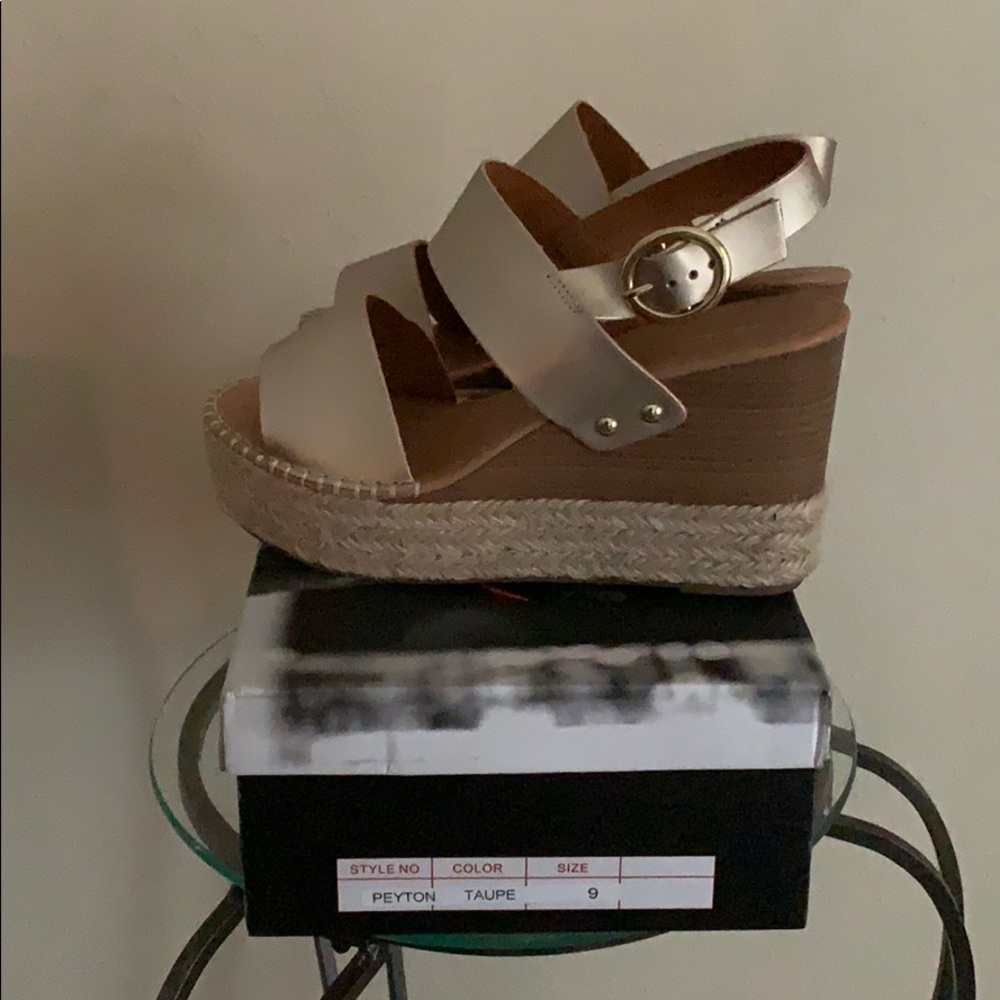 Gold Wedges